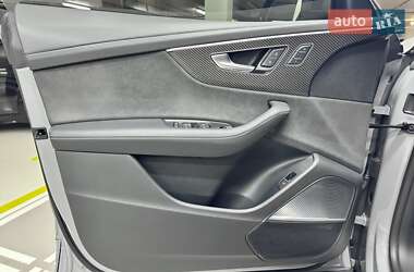 Внедорожник / Кроссовер Audi RS Q8 2023 в 