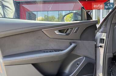 Внедорожник / Кроссовер Audi RS Q8 2023 в 