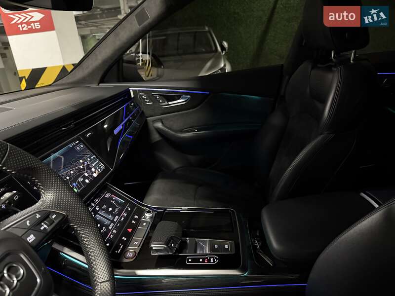 Позашляховик / Кросовер Audi RS Q8 2020 в Києві
