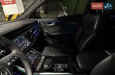 Позашляховик / Кросовер Audi RS Q8 2020 в 