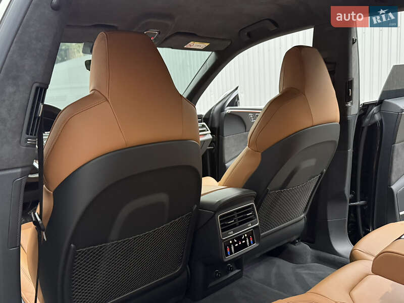 Позашляховик / Кросовер Audi RS Q8 2020 в Києві