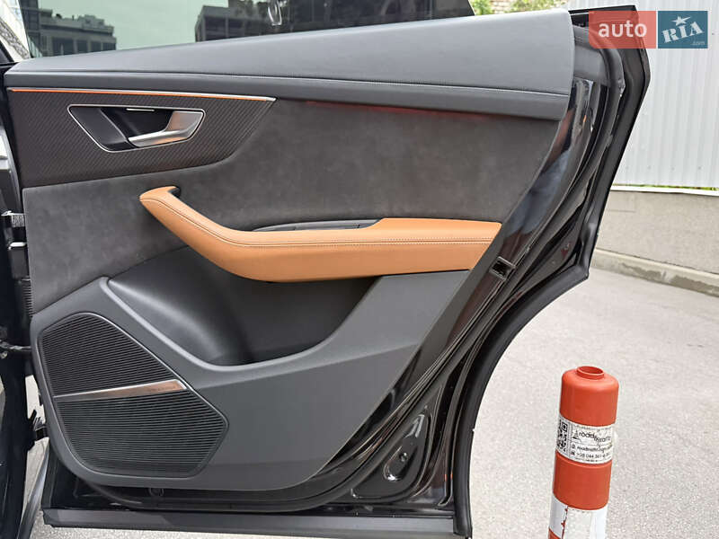 Позашляховик / Кросовер Audi RS Q8 2020 в Києві
