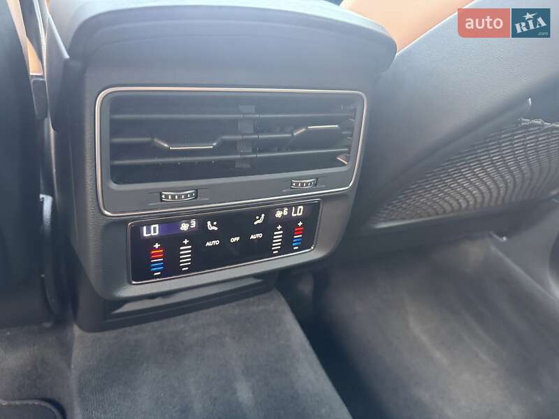 Внедорожник / Кроссовер Audi RS Q8 2020 в Киеве