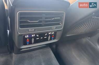 Внедорожник / Кроссовер Audi RS Q8 2020 в 