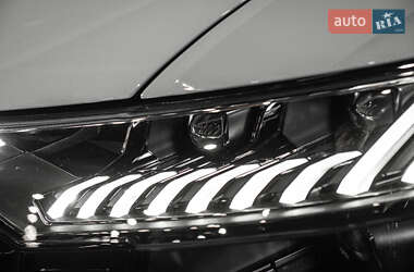 Позашляховик / Кросовер Audi RS Q8 2023 в 