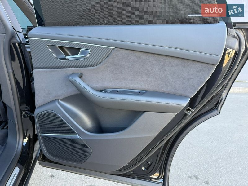 Внедорожник / Кроссовер Audi RS Q8 2025 в Киеве