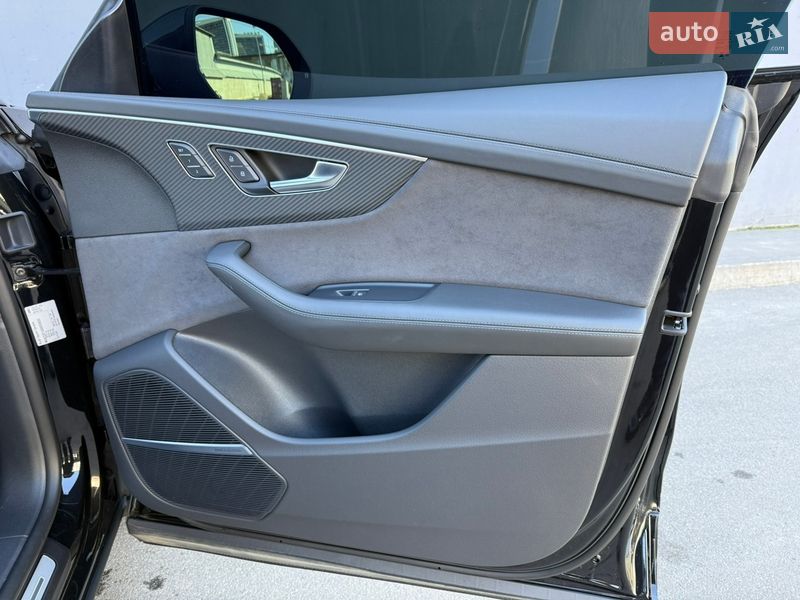 Внедорожник / Кроссовер Audi RS Q8 2025 в Киеве