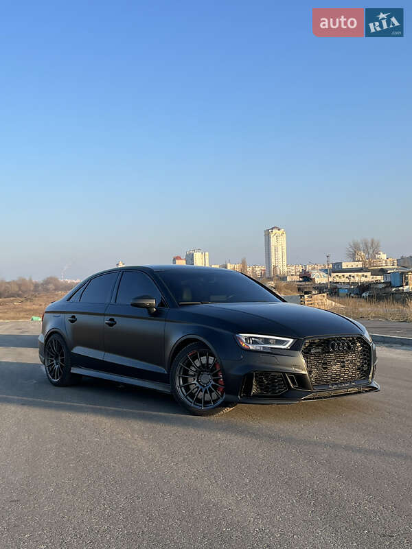 Седан Audi RS3 2018 в Киеве