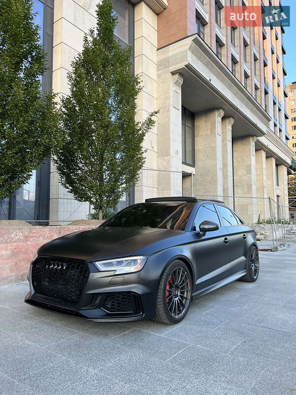 Седан Audi RS3 2018 в Киеве