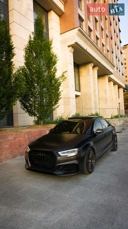 Седан Audi RS3 2018 в 