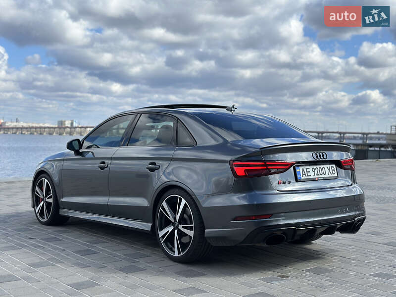 Седан Audi RS3 2018 в Днепре