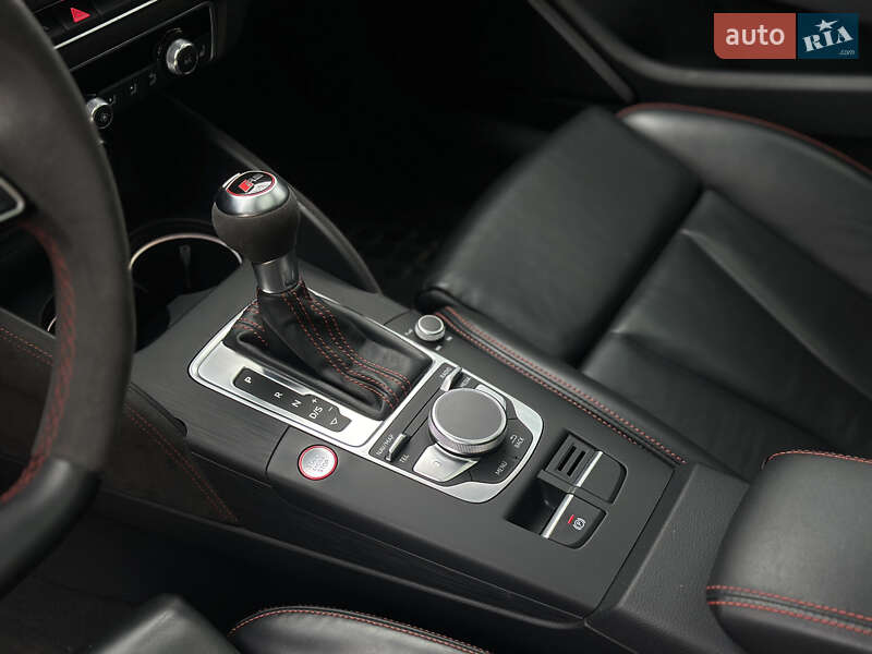 Седан Audi RS3 2018 в Днепре