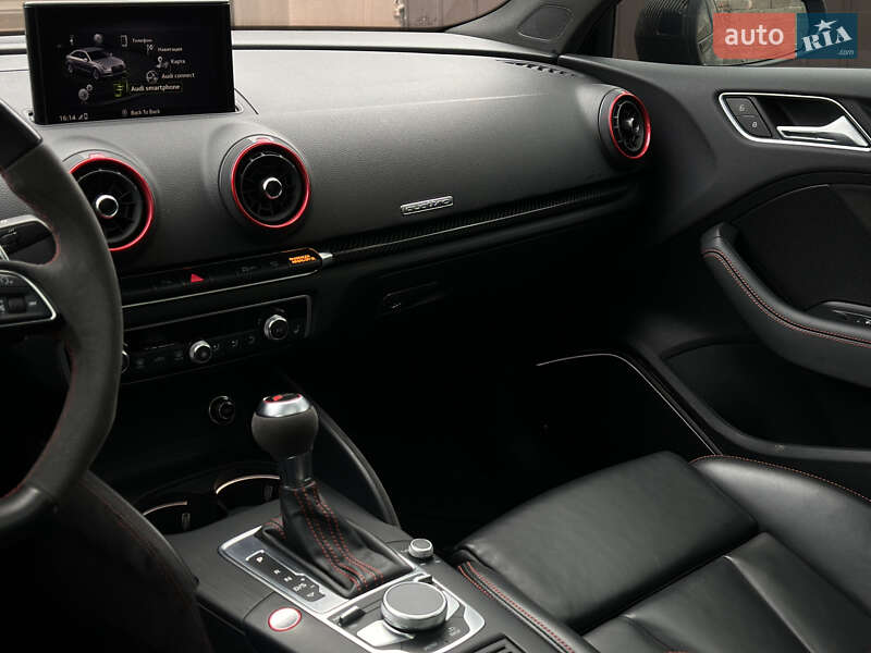 Седан Audi RS3 2018 в Днепре
