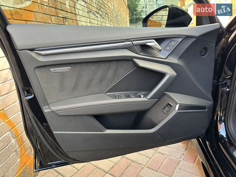 Седан Audi RS3 2021 в Киеве