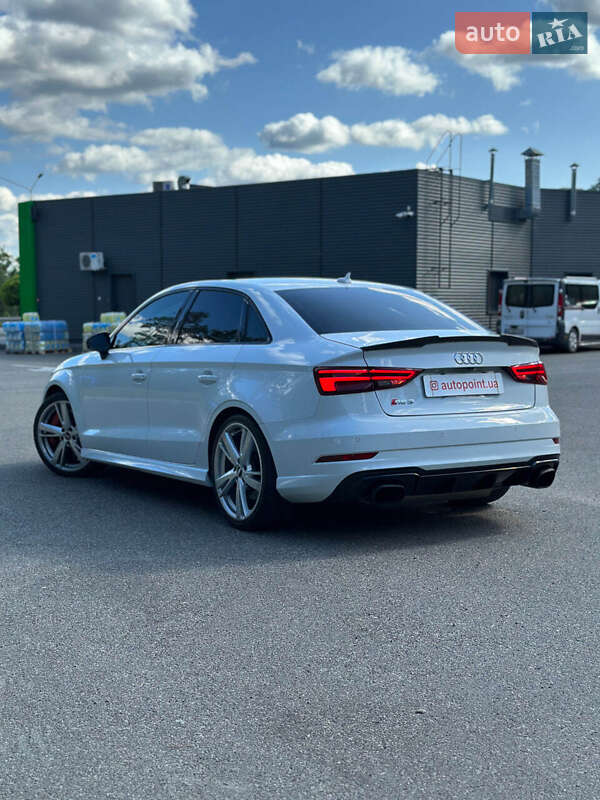 Седан Audi RS3 2018 в Білогородці