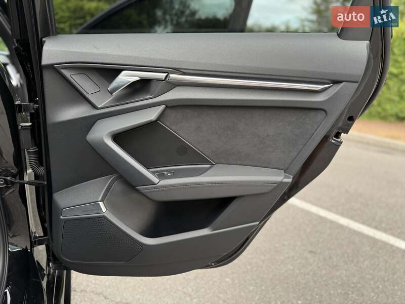 Седан Audi RS3 2022 в Киеве
