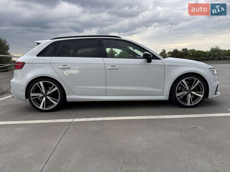 Хетчбек Audi RS3 2016 в Києві