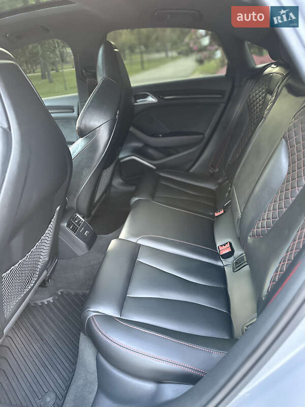 Седан Audi RS3 2020 в Киеве