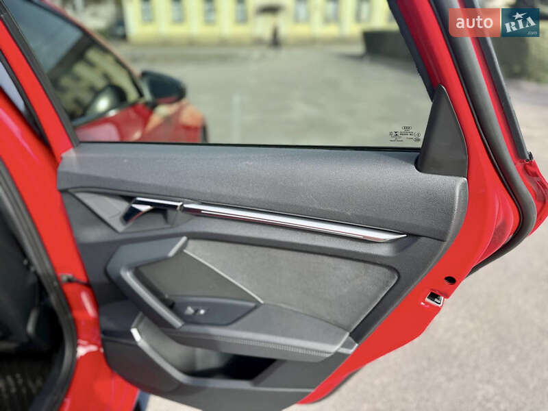 Седан Audi RS3 2022 в Кам'янському
