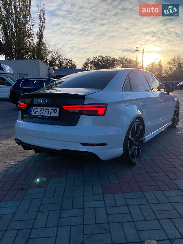 Седан Audi RS3 2017 в Запоріжжі