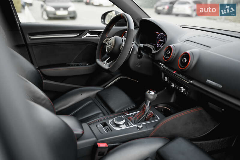 Седан Audi RS3 2017 в Києві фото 12 Седан Audi RS3 2017 в Києві
