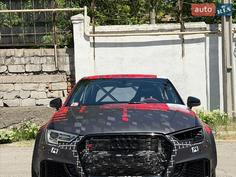 Седан Audi RS3 2019 в Дніпрі