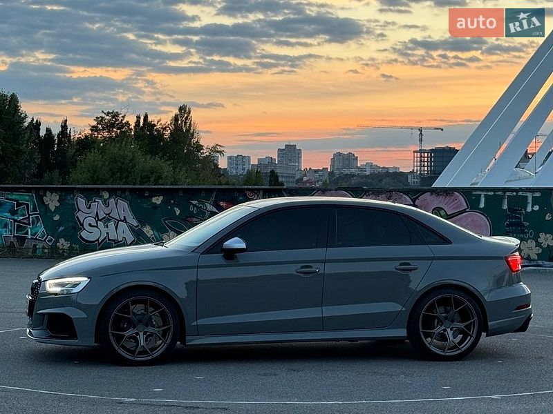 Седан Audi RS3 2018 в Киеве