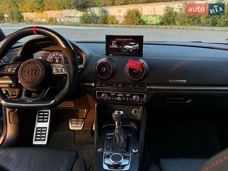 Седан Audi RS3 2018 в Киеве
