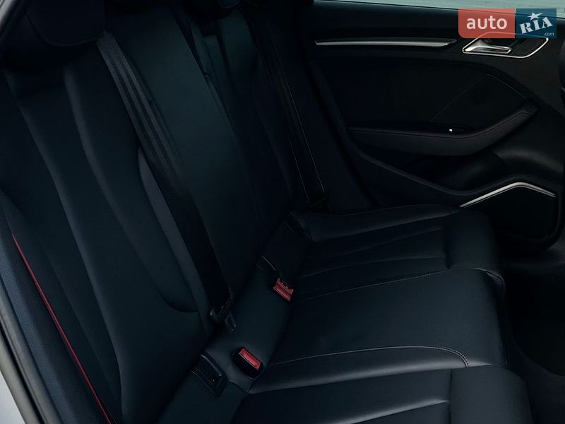 Седан Audi RS3 2018 в Киеве