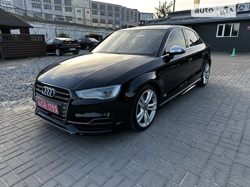 Седан Audi S3 2015 в Львові