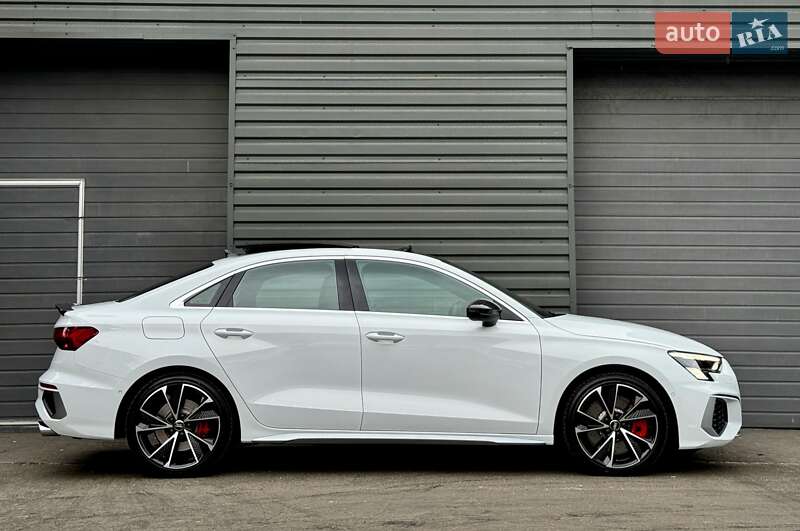 Седан Audi S3 2022 в Киеве