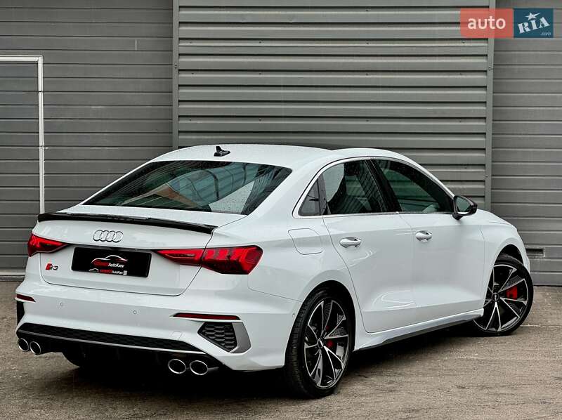Седан Audi S3 2022 в Киеве