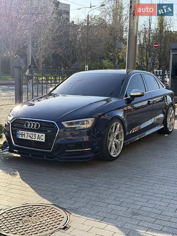 Седан Audi S3 2016 в 