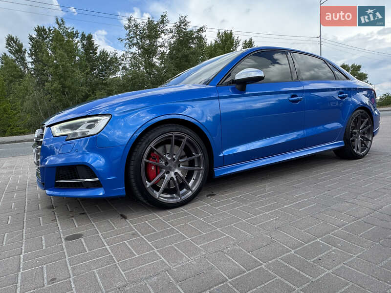 Седан Audi S3 2017 в 