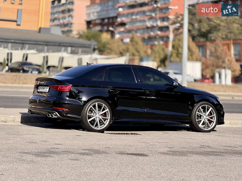 Седан Audi S3 2016 в Днепре