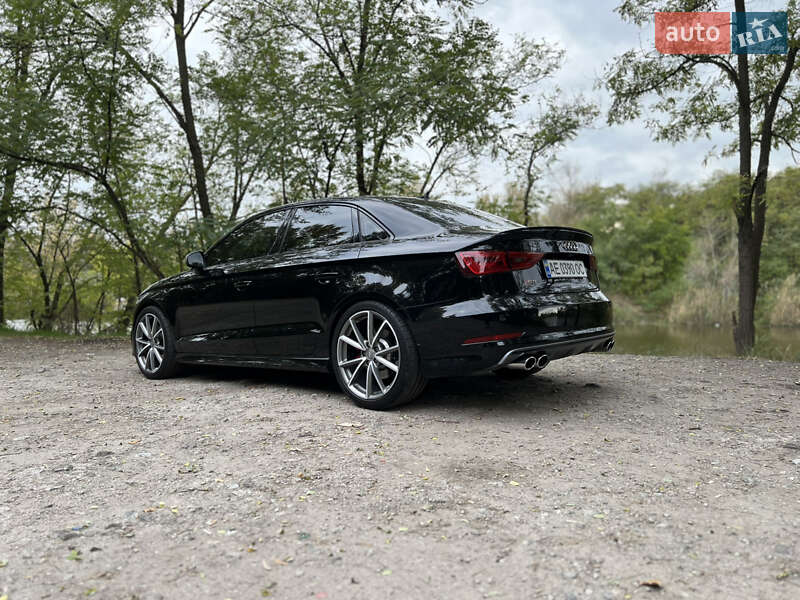 Седан Audi S3 2016 в Днепре