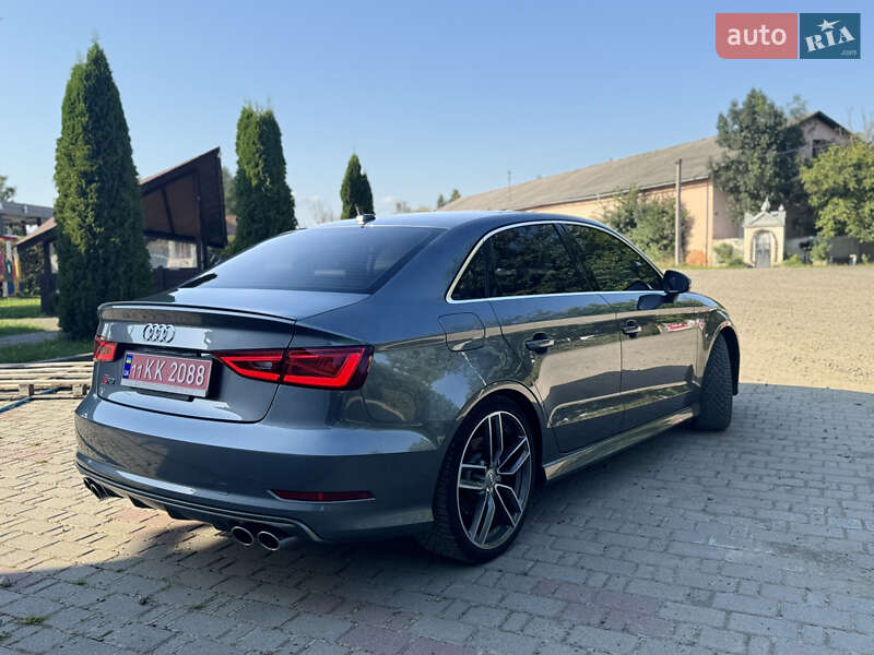 Седан Audi S3 2014 в Вижниці