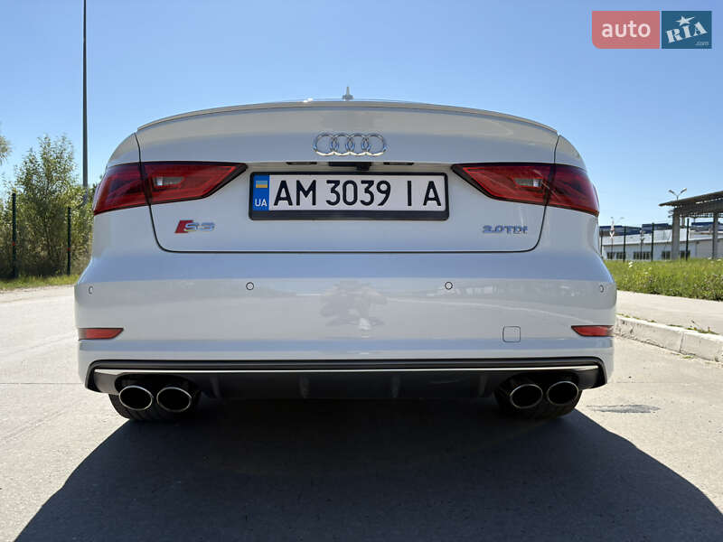 Седан Audi S3 2015 в Коростені