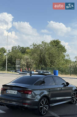 Седан Audi S3 2017 в 