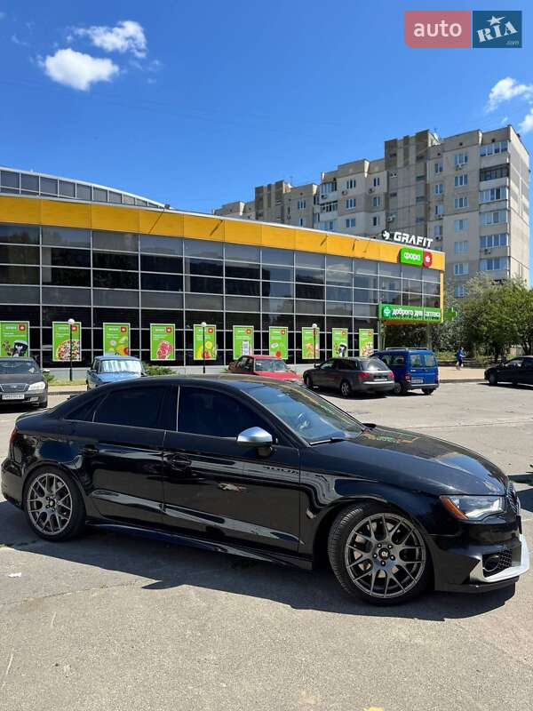 Седан Audi S3 2015 в Киеве