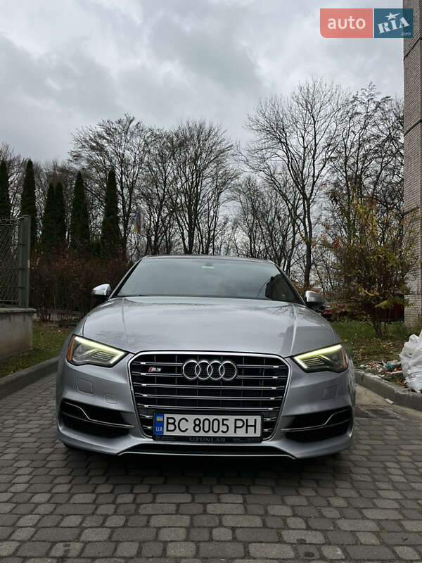 Седан Audi S3 2015 в Львові
