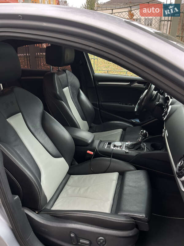 Седан Audi S3 2015 в Львові