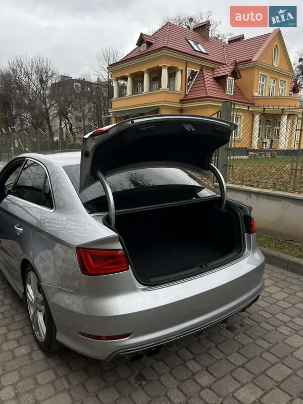 Седан Audi S3 2015 в Львові