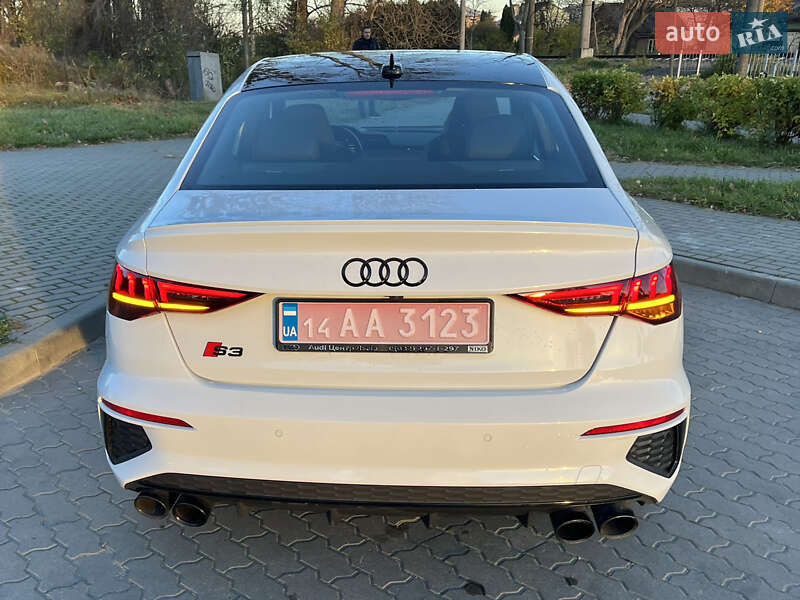 Седан Audi S3 2023 в Львові