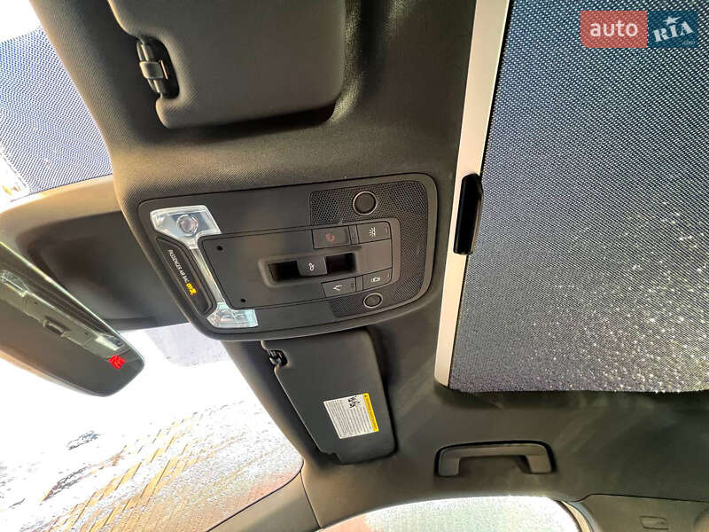 Седан Audi S3 2023 в Львові