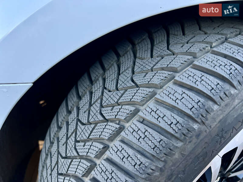 Седан Audi S3 2023 в Львові