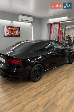 Седан Audi S3 2014 в Пустомитах