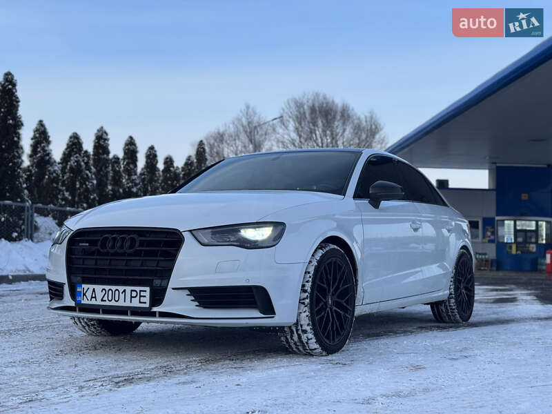 Седан Audi S3 2014 в Смілі