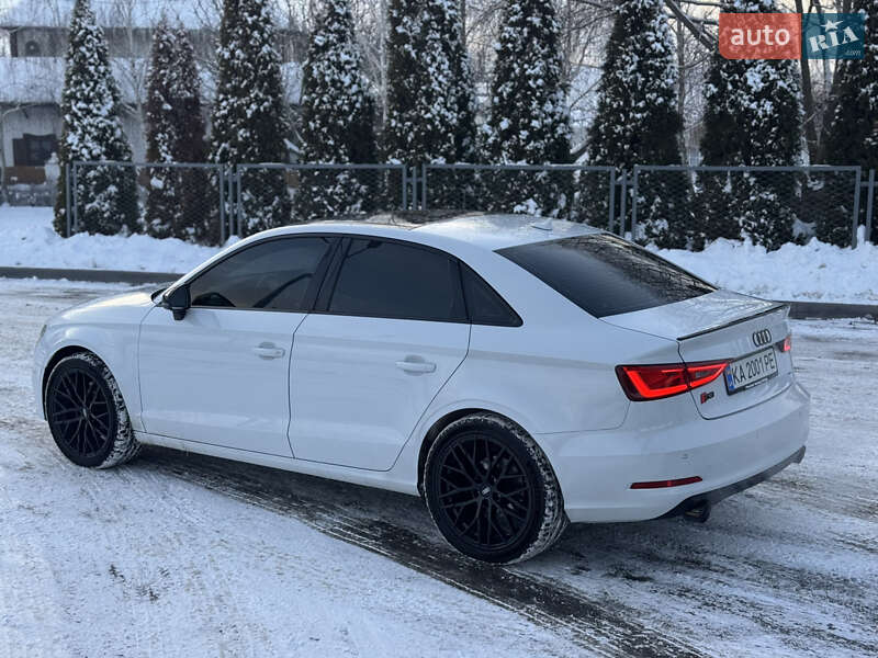 Седан Audi S3 2014 в Смілі