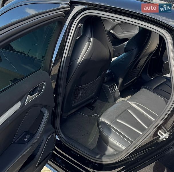 Седан Audi S3 2015 в Шептицькому